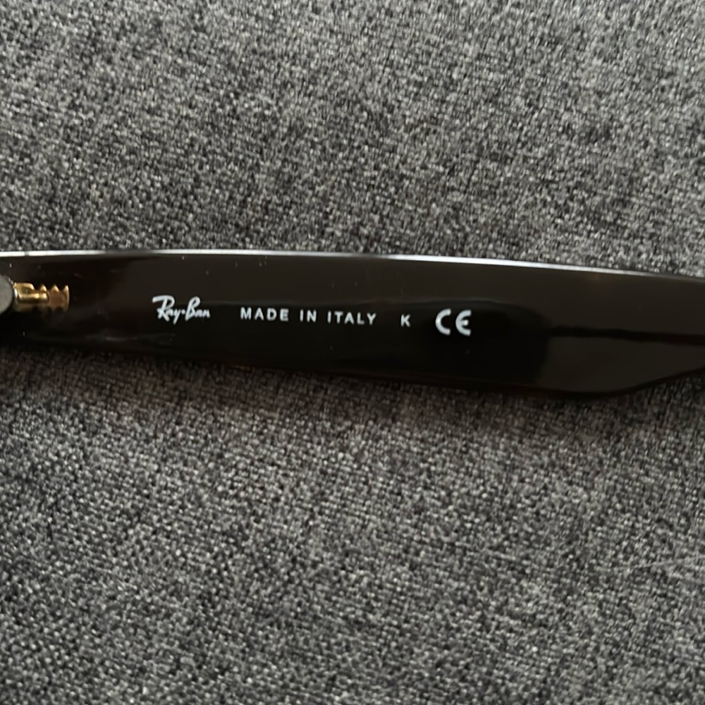 Ray-Ban Wayfarer Classic Sunglasses - Picture 6 of 6